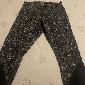 Lululemon Wunder Under scalloped Hem size 12